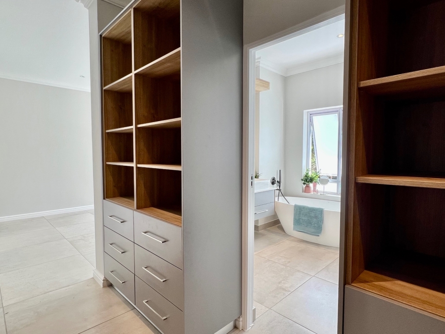 5 Bedroom Property for Sale in Heather Park Western Cape